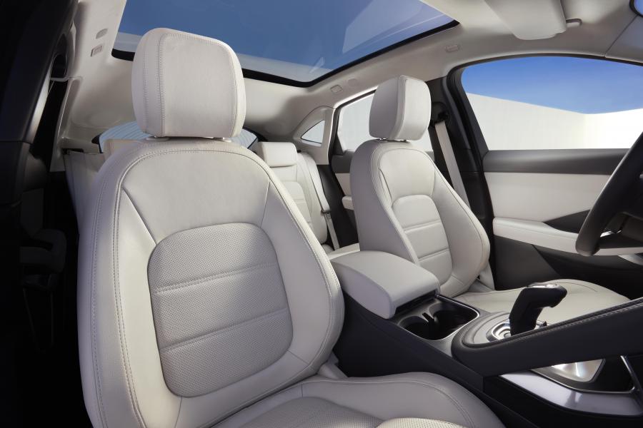 Интерьер Jaguar E-Pace 2017 года  (WW) (фото 29 из 67)